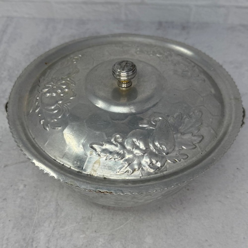 Gorgeous Mid Century 50's Hammered Aluminum Covered Bowl Lid Nasco Casserole - Picture 2 of 7